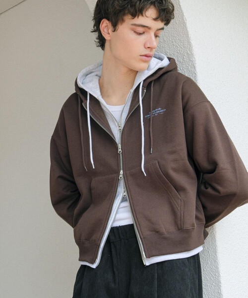 PUBLUX（パブリュクス）の「PUBLUX/パブリュクス LOVE POP STUDIO GRAPHIC SWEAT ZIP PARKA/グラフィック スウェット ジップ パーカー　限定展開（パーカー・メンズ・ブラウン/ライトグレー/ネイビー/チャコールグレー・MEDIUM/SMALL/LARGE）」の4枚目の写真