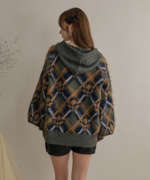 mideal(マイディール)の「brushed loose knit hoodie / ブラッシュドルーズニットパーカー(ニット/セーター・レディース・ボルドー/ベージュ/ネイビー・FREE)」の17枚目の写真