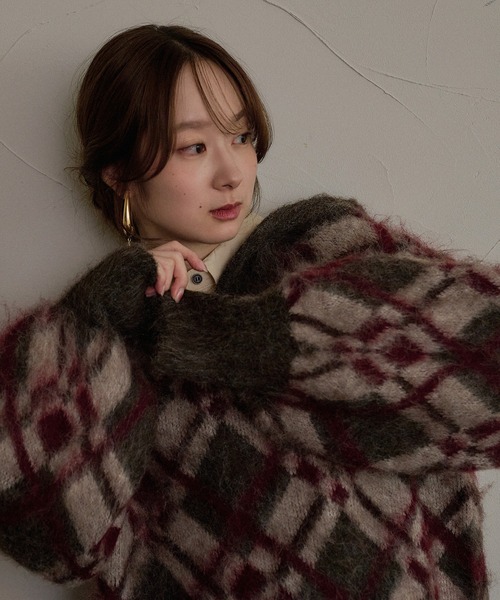 mideal(マイディール)の「brushed loose knit hoodie / ブラッシュドルーズニットパーカー(ニット/セーター・レディース・ボルドー/ベージュ/ネイビー・FREE)」の11枚目の写真