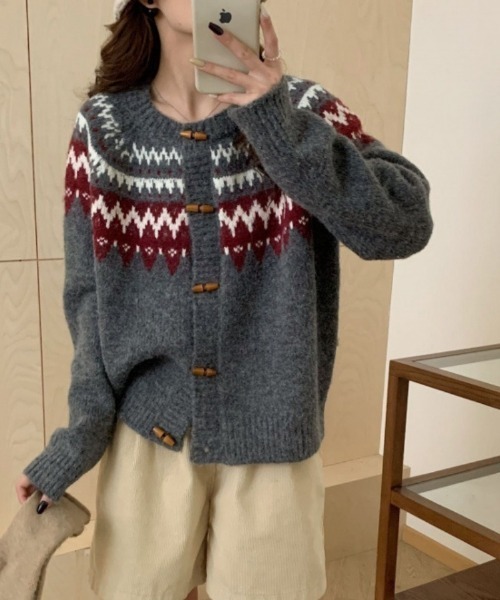 Ritzy（リッツィー）の「ノルディック柄 トグルボタン ニットカーディガン（カーディガン/ボレロ・レディース・ホワイト/グレー/バーガンディー・FREE）」の4枚目の写真