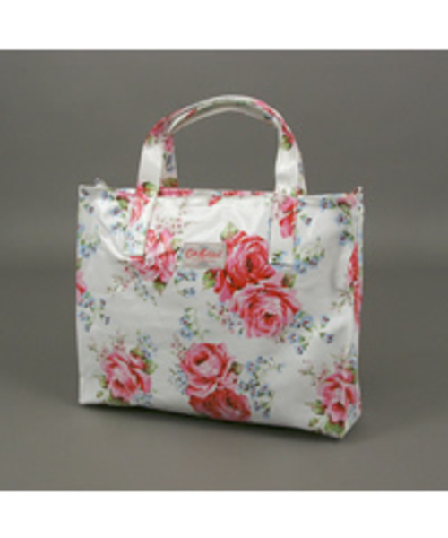 Cath Kidston（キャスキッドソン）の「CK CARRIER BAG（トートバッグ・レディース・その他1/その他2/その他3/その他4/その他5/その他6/その他7/その他8/その他9/その他10/その他11/その他12/その他13/その他14/その他/その他15/その他18/その他16/その他17/その他19/その他20/レッド系その他・FREE）」の6枚目の写真
