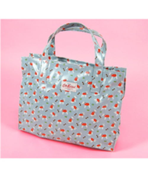 Cath Kidston（キャスキッドソン）の「CK CARRIER BAG（トートバッグ・レディース・その他1/その他2/その他3/その他4/その他5/その他6/その他7/その他8/その他9/その他10/その他11/その他12/その他13/その他14/その他/その他15/その他18/その他16/その他17/その他19/その他20/レッド系その他・FREE）」の13枚目の写真