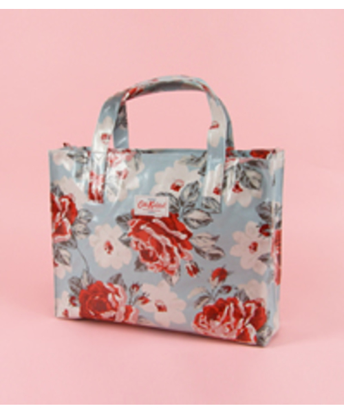 Cath Kidston（キャスキッドソン）の「CK CARRIER BAG（トートバッグ・レディース・その他1/その他2/その他3/その他4/その他5/その他6/その他7/その他8/その他9/その他10/その他11/その他12/その他13/その他14/その他/その他15/その他18/その他16/その他17/その他19/その他20/レッド系その他・FREE）」の16枚目の写真