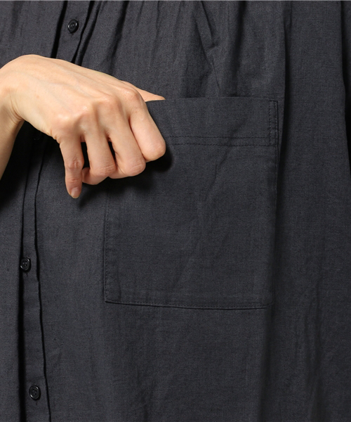 LBC（エルビーシー）の「リネンコットンシャツコート（ワンピース・レディース・ダークグレー/オリーブ・LARGE/MEDIUM）」の4枚目の写真