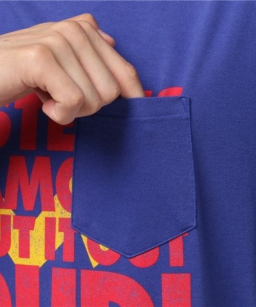 HYSTERIC GLAMOUR（ヒステリックグラマー）の「ROCK MAGAZINE pt ポケ付T-SH（Tシャツ/カットソー・メンズ・ブルー/ブラック/レッド・MEDIUM/LARGE/X-LARGE/SMALL）」の5枚目の写真