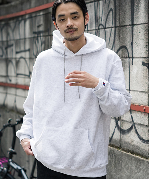 Champion�i�`�����s�I���j�́uChampion HOODED �I�[�o�[�T�C�Y �v���I�[�o�[�p�[�J�[�i�p�[�J�[�j�v�b�O���[