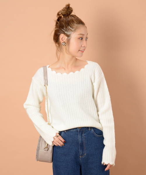 mystic（ミスティック）の「衿ぐりスカラップニット（ニット/セーター・レディース・オフホワイト/グレー/ベージュ/ブラック/レッド・ﾌﾘ-）」の2枚目の写真