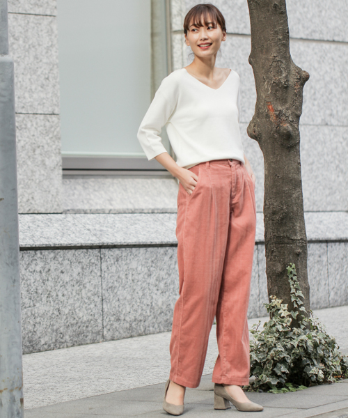 laboratory work（ラボラトリーワーク）の「クールラボミラノリブVネックニット（ニット/セーター・レディース・ホワイト/ネイビー/サックスブルー/ピンク/イエロー・MEDIUM）」の8枚目の写真