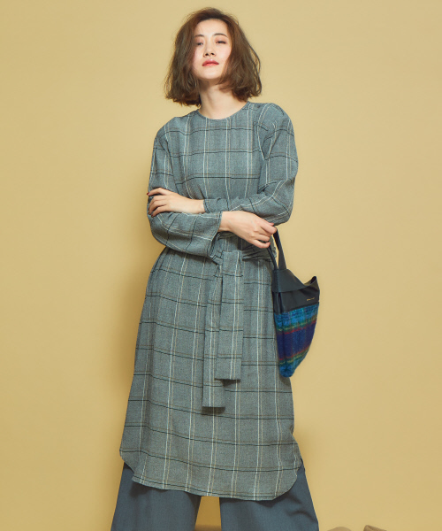 Abahouse Devinette（ドゥヴィネット）の「バックタッククロスワンピース（ワンピース・レディース・ライトグレー/ブラウン/ブラック系その他・フリー）」の2枚目の写真