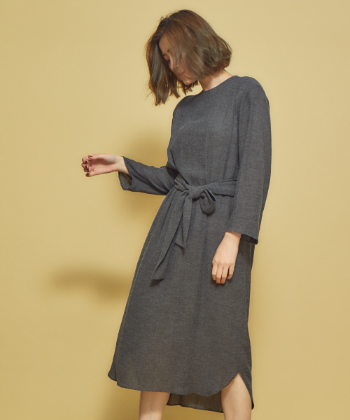 Abahouse Devinette（ドゥヴィネット）の「バックタッククロスワンピース（ワンピース・レディース・ライトグレー/ブラウン/ブラック系その他・フリー）」の3枚目の写真