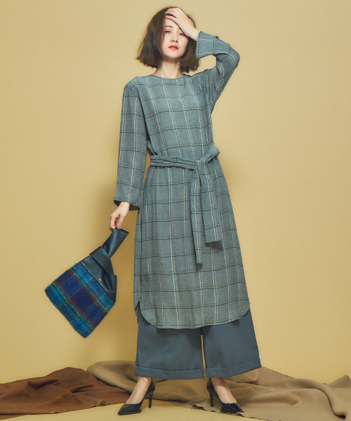 Abahouse Devinette（ドゥヴィネット）の「バックタッククロスワンピース（ワンピース・レディース・ライトグレー/ブラウン/ブラック系その他・フリー）」の4枚目の写真