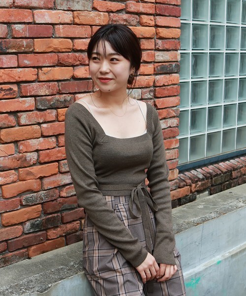 TODAYFUL（トゥデイフル）の「スクエアネックショートニット（ニット/セーター・レディース・ベージュ/カーキ・FREE）」の9枚目の写真