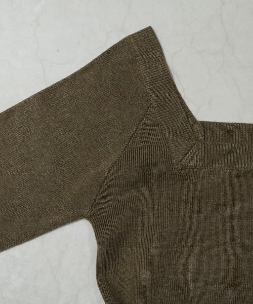TODAYFUL（トゥデイフル）の「スクエアネックショートニット（ニット/セーター・レディース・ベージュ/カーキ・FREE）」の6枚目の写真
