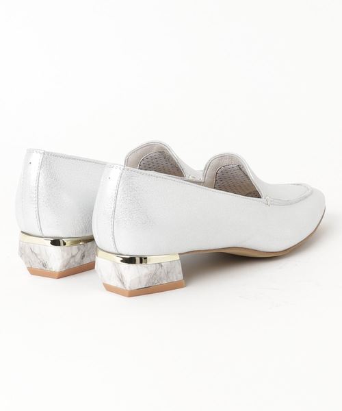 apres(アプレ)の「〈apres (アプレ)〉 ローファーパンプス(パンプス・レディース・ブラック/シルバー/ベージュ・23.5cm/24.5cm/23.0cm/24.0cm/22.5cm)」の5枚目の写真