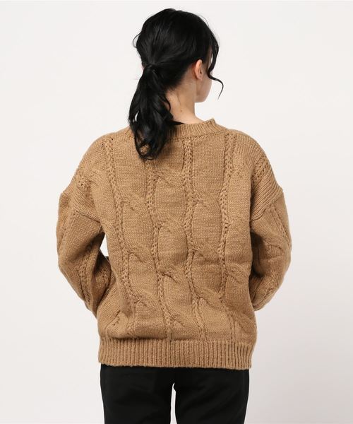 KOBE LETTUCE（コウベレタス）の「ゆったりVネックビッグケーブルニットトップス（ニット/セーター・レディース・ベージュ/オフホワイト/グリーン・FREE）」の4枚目の写真