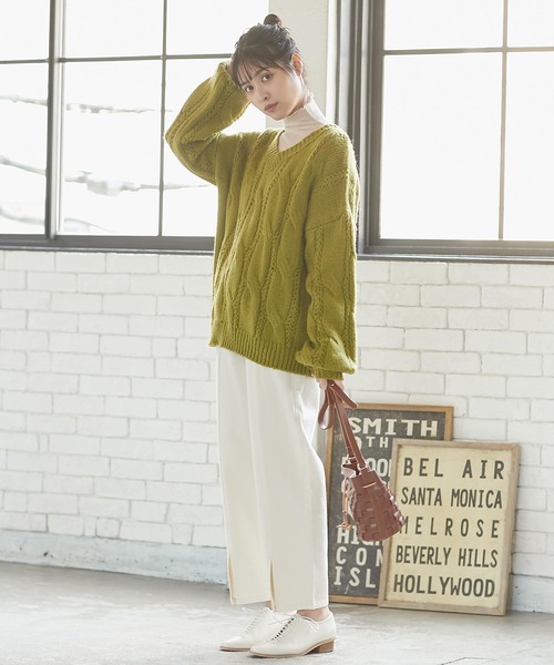 KOBE LETTUCE（コウベレタス）の「ゆったりVネックビッグケーブルニットトップス（ニット/セーター・レディース・ベージュ/オフホワイト/グリーン・FREE）」の7枚目の写真