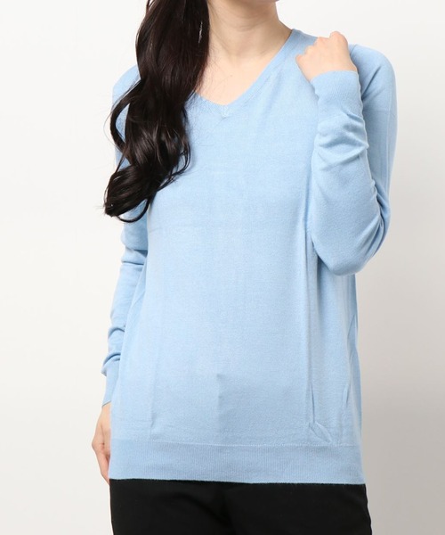 Pierrot(ピエロ)の「●シルクタッチウォッシャブルニット Vネック(ニット/セーター・レディース・ブラック/ネイビー/グレー/オフホワイト/オレンジ/ミント/ホワイト×ブラック/ブルー系その他/ライトパープル/レッド系その他/ライトベージュ/ネイビー×ホワイト/ピンク/グリーン系その他/ロイヤルブルー/ピンク系その他/ライトイエロー/ピンク系/グリーン/ブルー系・M/L)」の13枚目の写真