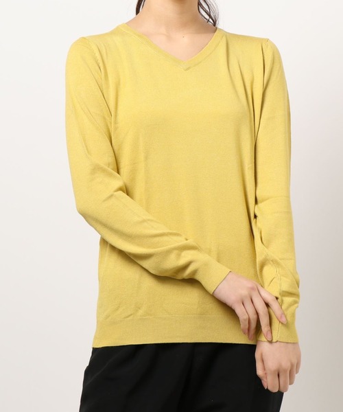 Pierrot(ピエロ)の「●シルクタッチウォッシャブルニット Vネック(ニット/セーター・レディース・ブラック/ネイビー/グレー/オフホワイト/オレンジ/ミント/ホワイト×ブラック/ブルー系その他/ライトパープル/レッド系その他/ライトベージュ/ネイビー×ホワイト/ピンク/グリーン系その他/ロイヤルブルー/ピンク系その他/ライトイエロー/ピンク系/グリーン/ブルー系・M/L)」の15枚目の写真