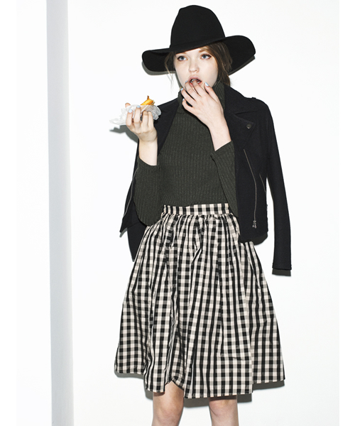 JENEVIEVE（ジュヌヴィエーヴ）の「ニットライダース（ライダースジャケット・レディース・ホワイト/ブラック/チャコールグレー・1/2）」の2枚目の写真