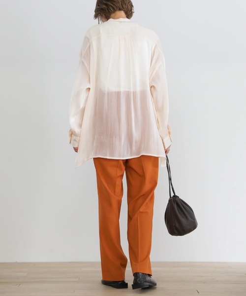 select MOCA(セレクトモカ)の「2020 A/W サテンポプリンシアーシャツ/スタンドカラーサイドスリットシアーブラウス(シャツ/ブラウス・レディース・ライトグレー/ブラウン/アイボリー・FREE)」の7枚目の写真