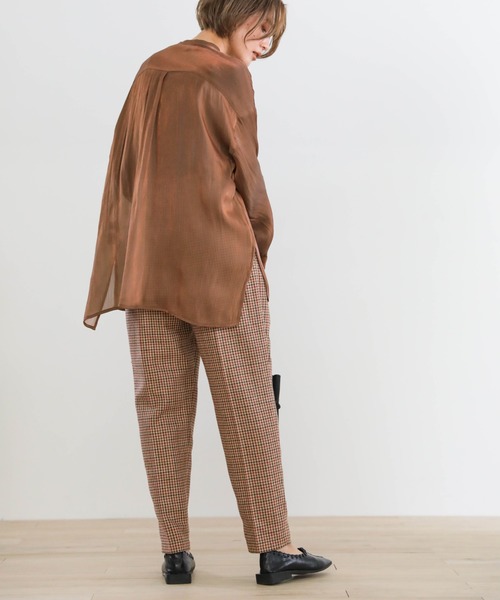 select MOCA(セレクトモカ)の「2020 A/W サテンポプリンシアーシャツ/スタンドカラーサイドスリットシアーブラウス(シャツ/ブラウス・レディース・ライトグレー/ブラウン/アイボリー・FREE)」の13枚目の写真