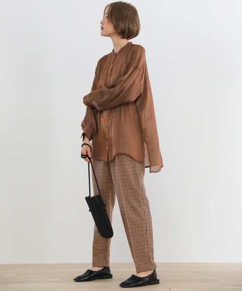 select MOCA(セレクトモカ)の「2020 A/W サテンポプリンシアーシャツ/スタンドカラーサイドスリットシアーブラウス(シャツ/ブラウス・レディース・ライトグレー/ブラウン/アイボリー・FREE)」の6枚目の写真