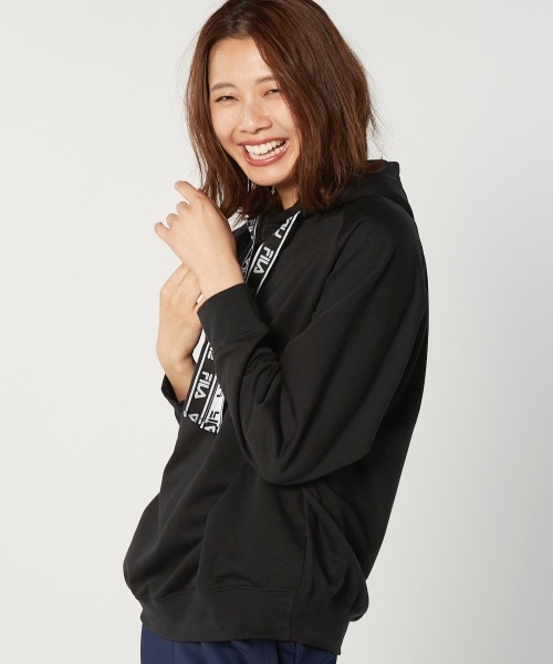 FILA(フィラ)の「【FILA】レディースロゴスウェットパーカー / ワンマイルウェア / ルームウェア(パーカー・レディース・ブラック/ネイビー/ピンク・MEDIUM/LARGE/X-LARGE)」の17枚目の写真