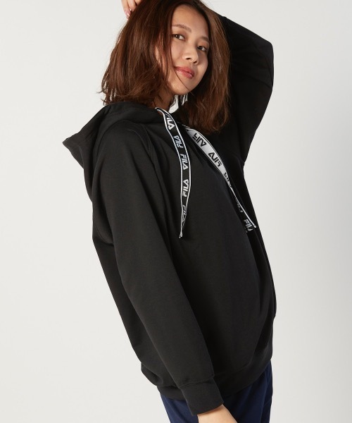 FILA(フィラ)の「【FILA】レディースロゴスウェットパーカー / ワンマイルウェア / ルームウェア(パーカー・レディース・ブラック/ネイビー/ピンク・MEDIUM/LARGE/X-LARGE)」の4枚目の写真
