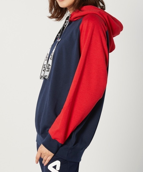 FILA(フィラ)の「【FILA】レディースロゴスウェットパーカー / ワンマイルウェア / ルームウェア(パーカー・レディース・ブラック/ネイビー/ピンク・MEDIUM/LARGE/X-LARGE)」の11枚目の写真