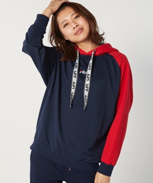 FILA(フィラ)の「【FILA】レディースロゴスウェットパーカー / ワンマイルウェア / ルームウェア(パーカー・レディース・ブラック/ネイビー/ピンク・MEDIUM/LARGE/X-LARGE)」の15枚目の写真