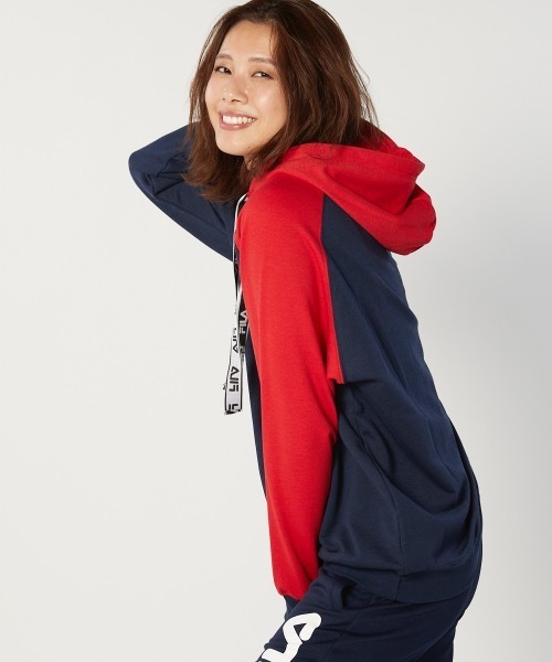 FILA(フィラ)の「【FILA】レディースロゴスウェットパーカー / ワンマイルウェア / ルームウェア(パーカー・レディース・ブラック/ネイビー/ピンク・MEDIUM/LARGE/X-LARGE)」の22枚目の写真