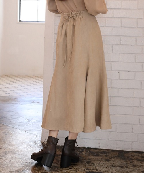 one after another NICE CLAUP（ワンアフターアナザーナイスクラップ）の「バックリボンスウェードスカート（スカート・レディース・ベージュ/ピンク/ライトベージュ・FREE）」の9枚目の写真