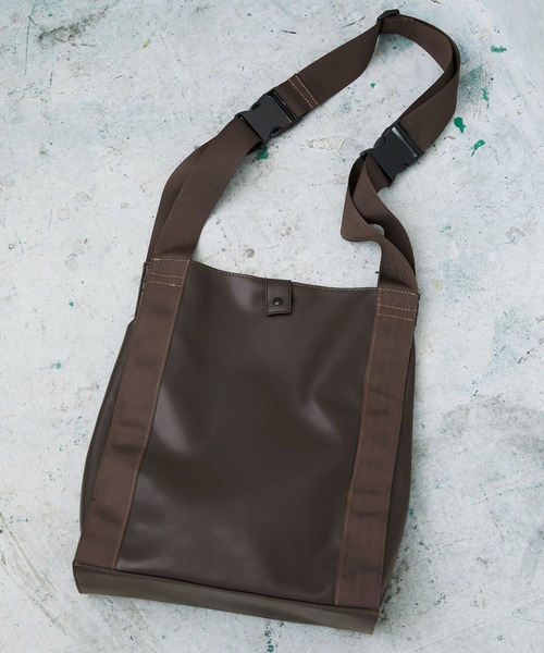 ENDER PRODUCTS（エンダープロダクツ）の「シンセティックレザー テープコンビ2WAYショルダーショッピングバッグ【ENDER PRODUCTS/エンダープロダクツ】（ショルダーバッグ・メンズ・ブラック/ブラウン・FREE）」の10枚目の写真