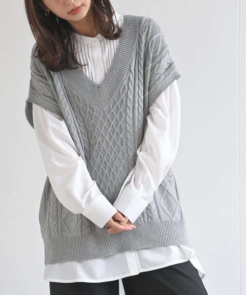 rps（アールピーエス）の「ケーブルＢＡＣＫスリットニットベスト（ベスト・レディース・ベージュ/ミント/ラベンダー/杢グレー・M）」の2枚目の写真