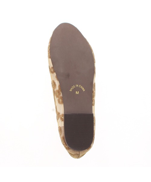 JELLY BEANS（ジェリービーンズ）の「【MORE3月号掲載】フラワー刺繍チャイナシューズ(214-30148)JELLY BEANS(ジェリービーンズ)（パンプス・レディース・ホワイト/キャメル・S/M/L）」の6枚目の写真