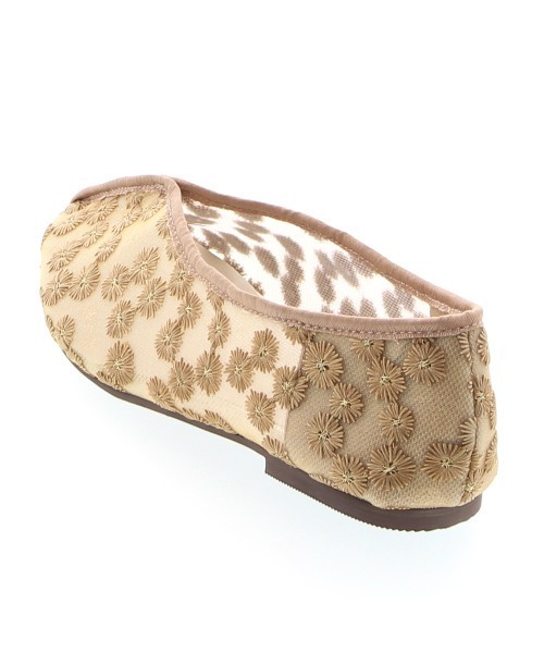 JELLY BEANS（ジェリービーンズ）の「【MORE3月号掲載】フラワー刺繍チャイナシューズ(214-30148)JELLY BEANS(ジェリービーンズ)（パンプス・レディース・ホワイト/キャメル・S/M/L）」の4枚目の写真