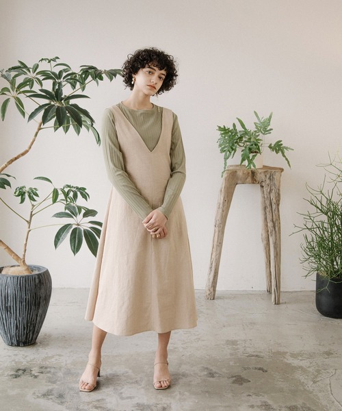 ACCL（エーシーシーエル）の「深Vネックキャミワンピース（ジャンパースカート・レディース・ブラック/ベージュ・FREE）」の5枚目の写真