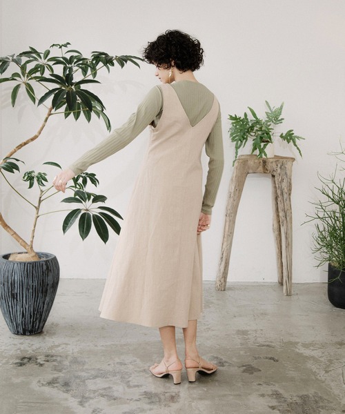 ACCL（エーシーシーエル）の「深Vネックキャミワンピース（ジャンパースカート・レディース・ブラック/ベージュ・FREE）」の3枚目の写真