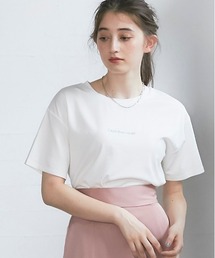 刺繍ロゴバックスリットTシャツ