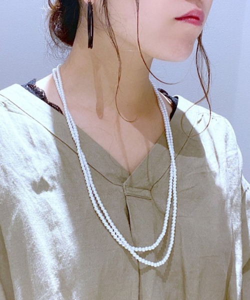 LEPSIM(レプシィム)の「マルチアレンジロングネック(ネックレス・レディース・オフホワイト/グレー/ベージュ・ONE SIZE)」の1枚目の写真