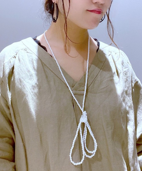 LEPSIM(レプシィム)の「マルチアレンジロングネック(ネックレス・レディース・オフホワイト/グレー/ベージュ・ONE SIZE)」の8枚目の写真