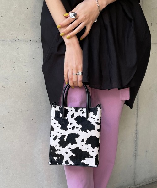 CAPRICIEUX LE'MAGE（カプリシューレマージュ）の「ハラコクロスボディバッグ（ショルダーバッグ・レディース・ブラック/キャメル・ONESIZE）」の3枚目の写真