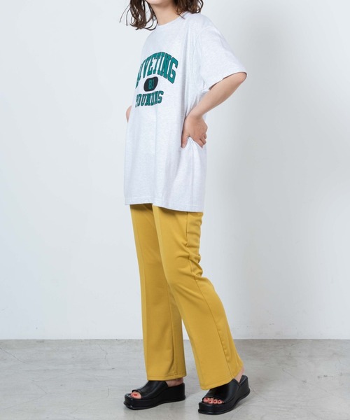 WEGO(ウィゴー)の「WEGO/カレッジロゴプリントTシャツ(Tシャツ/カットソー・レディース・ロイヤルブルー/サックスブルー/ネイビー/ライトイエロー/レッド/オートミール/ダークグリーン・LARGE/SMALL/X-LARGE/MEDIUM)」の14枚目の写真