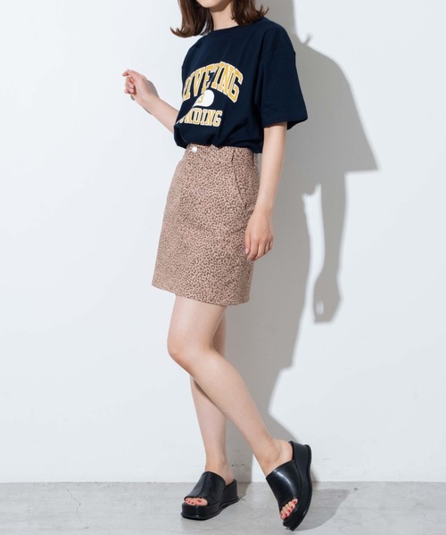 WEGO(ウィゴー)の「WEGO/カレッジロゴプリントTシャツ(Tシャツ/カットソー・レディース・ロイヤルブルー/サックスブルー/ネイビー/ライトイエロー/レッド/オートミール/ダークグリーン・LARGE/SMALL/X-LARGE/MEDIUM)」の20枚目の写真