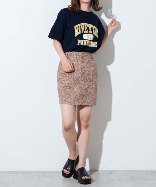 WEGO(ウィゴー)の「WEGO/カレッジロゴプリントTシャツ(Tシャツ/カットソー・レディース・ロイヤルブルー/サックスブルー/ネイビー/ライトイエロー/レッド/オートミール/ダークグリーン・LARGE/SMALL/X-LARGE/MEDIUM)」の21枚目の写真