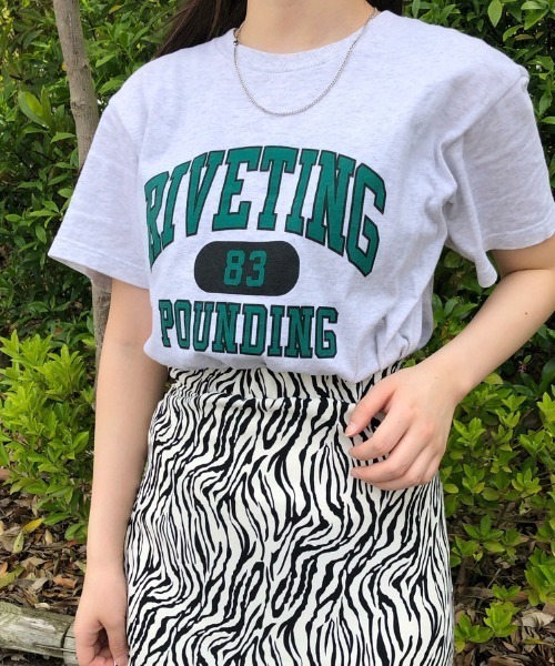 WEGO(ウィゴー)の「WEGO/カレッジロゴプリントTシャツ(Tシャツ/カットソー・レディース・ロイヤルブルー/サックスブルー/ネイビー/ライトイエロー/レッド/オートミール/ダークグリーン・LARGE/SMALL/X-LARGE/MEDIUM)」の10枚目の写真