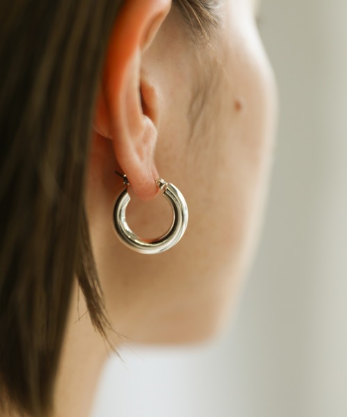 select MOCA（セレクトモカ）の「シンプルフープピアス（ピアス（両耳用）・レディース・シルバー/ゴールド・FREE）」の5枚目の写真