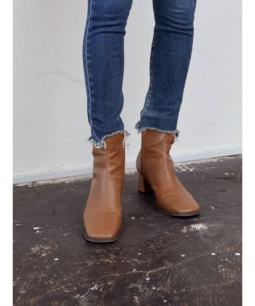 Ungrid（アングリッド）の「スクエアトゥヒールブーツ（ブーツ・レディース・ブラック/オフホワイト/ブラウン・S/L/M）」の8枚目の写真