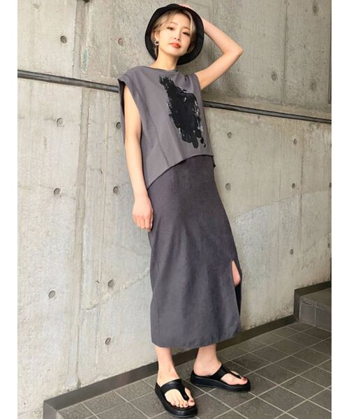 EMODA（エモダ）の「ダブルストラップロングキャミワンピース（ワンピース・レディース・ブラック/マスタード/アイボリー・FREE）」の3枚目の写真