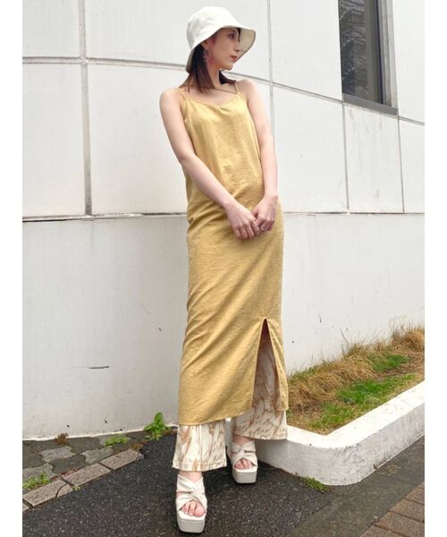 EMODA（エモダ）の「ダブルストラップロングキャミワンピース（ワンピース・レディース・ブラック/マスタード/アイボリー・FREE）」の21枚目の写真